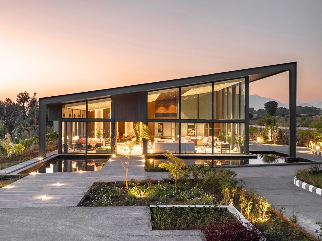  Vandhara Sarovar Premiere Patkote