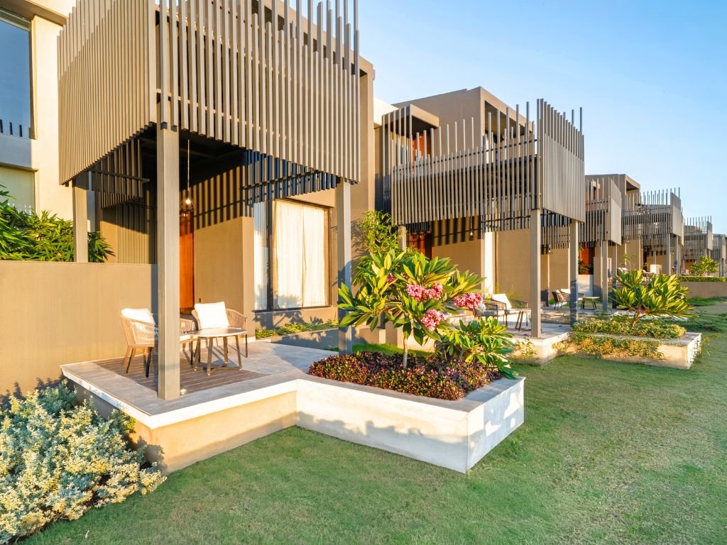  Vandhara Sarovar Premiere Patkote