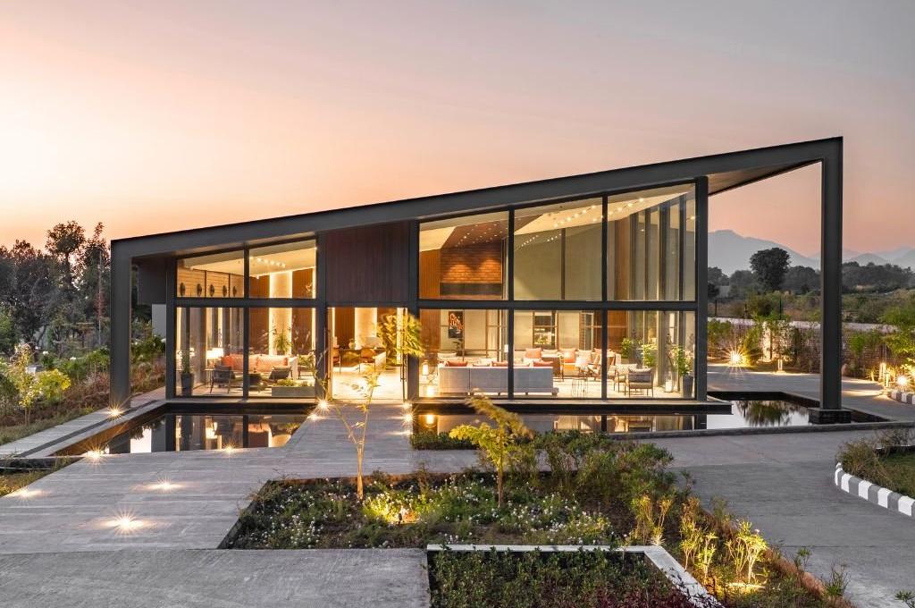  Vandhara Sarovar Premiere Patkote