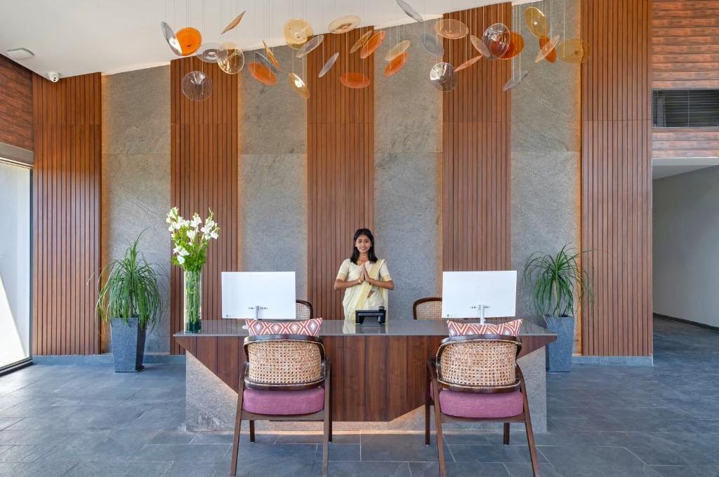  Vandhara Sarovar Premiere Patkote