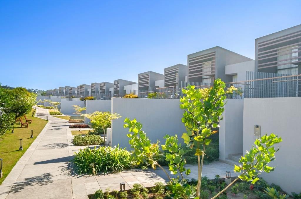  Vandhara Sarovar Premiere Patkote